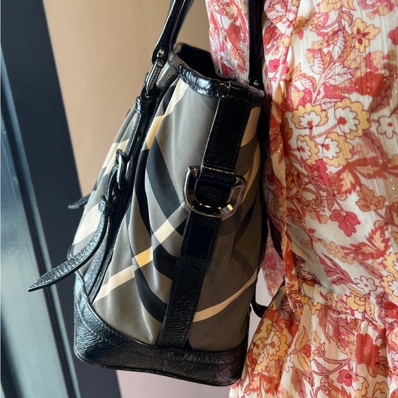 Burberry Nova Check Bag - Picture 5 of 12